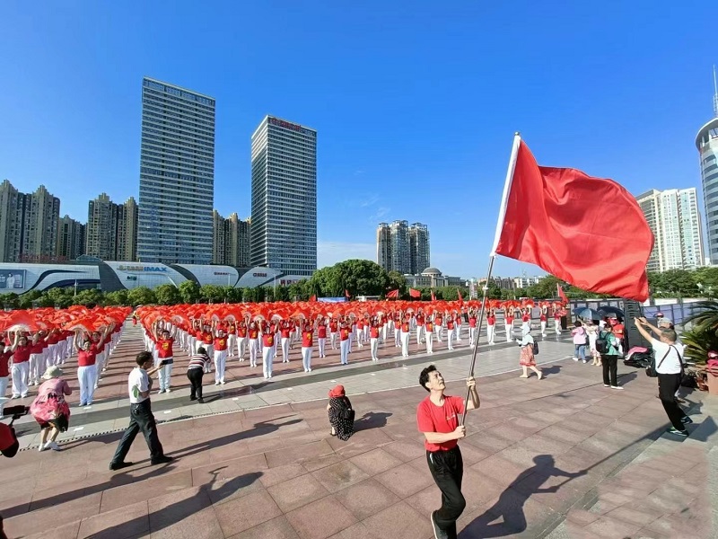 为什么湘潭广场舞《天上太阳红彤彤》这么红